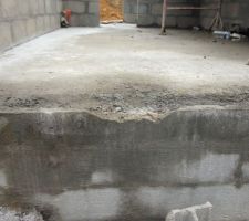 Planelle cassée par les passages...