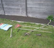 1er travail de la terre pour les tomates.