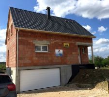 17.05.2016 La porte de garage est installée !