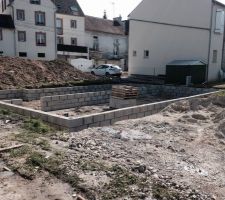 Vue d'ensemble du vide sanitaire depuis la rue