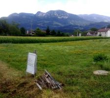 Notre futur terrain est la parcelle se trouvant en bas du terrain (sur la gauche de la photo)