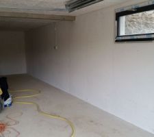 Mise en peinture des murs du sous sol