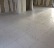 Carrelage blanc cassé gris 60x60 KOSHI - Joint gris clair