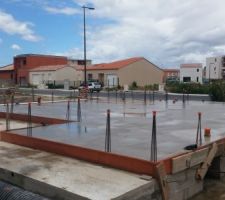 Dalle coul&eacute;e! plus qu'&agrave; attendre que &ccedil;a s&egrave;che.