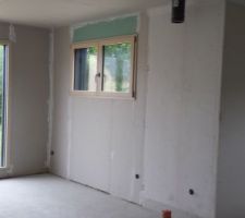 Pièce de vie, et futur emplacement du poêle à granulés