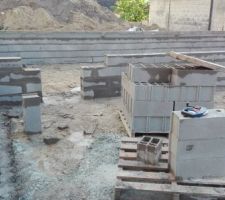 Attente du s&eacute;chage pour poser poutrelles de support plancher Rez-de-chauss&eacute;e