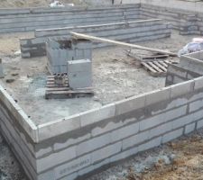 Attente du s&eacute;chage pour poser poutrelles de support plancher Rez-de-chauss&eacute;e