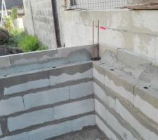 Attente du s&eacute;chage pour poser poutrelles de support plancher Rez-de-chauss&eacute;e