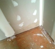 Placo avec tache d'humidit&eacute;