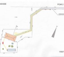 Voici le schéma du terrain, avec le (long) chemin d'accès qui en fait partie, les réseaux à faire, la villa et l'assainissement non collectif. Ce plan a été fait par le géologue dans le cadre de l'étude de sol, en vue de l'installation de fosse septique. 
On y voit bien la forme du terrain, il représente bien tout le projet ...
