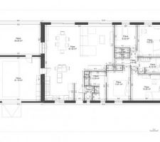 Voilà le plan intérieur, ce n'est pas celui du MO, mais je l'ai refait sous Koz....za, pour pouvoir simuler l'ameublement, la vue 3D, etc. ... mais les côtes sont exactement les mêmes.

Le haut du plan est la façade Sud, à droite l'ouest, en bas le nord évidemment et l'est à gauche.