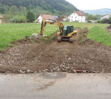 DECAPAGE UN JEUX D ENFANT AVEC UNE 20 TONNES MALGRER LES GROS CAILLOUX