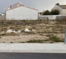 Terrain au jour de la signature de l'assurance emprunteur.