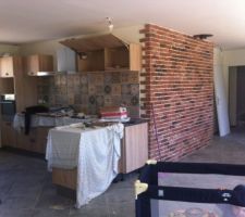 Mon homme a bien travaillé !! Mur de parement type granulte de chez Bernard philiberth fini 
Très amoureuse du rendu :)