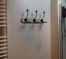 Un porte manteau porcelaine