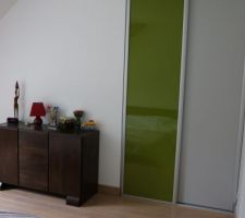 Spaceo...la sous gamme de Kazed spécifique pour Leroy Merlin
- Pas de baguette pour cacher les vis au sol
- fermeture bruyante
- ralenti soft non adapté aux panneaux en mélaminé trop léger