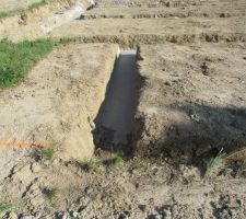 Le fond du garage qui a reçu le surplus de béton.
