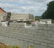 élévation des murs suite... et coulage de la dalle du garage