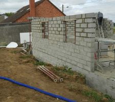 élévation des murs suite... et coulage de la dalle du garage