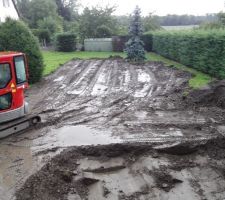 La bonne terre fût étaler dans le jardin