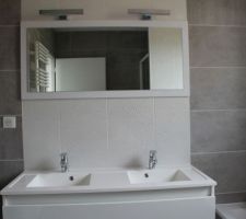 Salle de bains de l'étage - Installation sanitaires et meubles
Mirroir et meuble