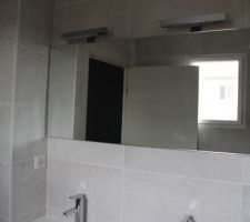 Salle de bains parentale - Installation sanitaires et meubles
Meuble et mirroir