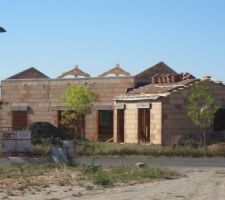 Maison après que les fermes aient été montées.