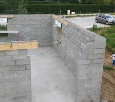 3 i&egrave;me jour de montage des murs.