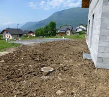 Mise en place des 11 camions de terre que j'ai trouvé par l'équipe terrassement ce matin