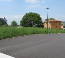 Le terrain vu depuis le sud-est.