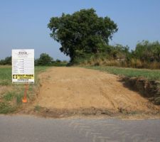 Terrassement chemin d'accès & panneau de chantier