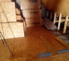 Isolation des combles en fibre de bois et mise en place du plancher OSB3