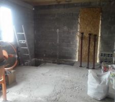 Fermeture acc&egrave;s pignon et cr&eacute;ation escalier b&eacute;ton