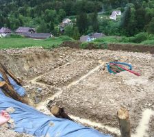 2 juin 2016, sous une pluie battante (pour changer) les fouilles ont été creusées