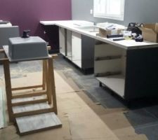 Installation de la cuisine équipée de chez IXINA givors.
15m2.