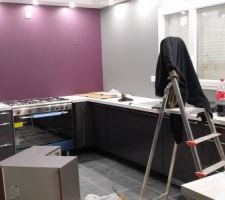 Notre cuisine équipée prend forme.
bientôt la fin.
