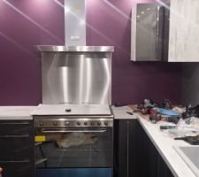 Notre cuisine équipée prend forme.
bientôt la fin.