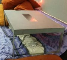 Livraison de notre table basse, en béton ciré faite sur mesure et selon nos goûts.