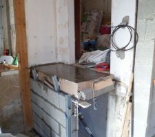 Fabrication d'un plancher pour le futur placard de la chambre.