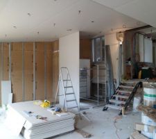 Plafond fini, il reste les murs