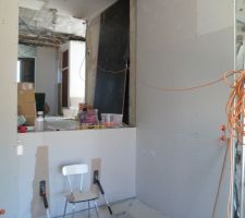 Le mur de l'ancienne maison a disparu