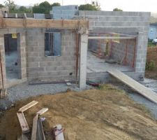 L'avant de la maison prend forme...