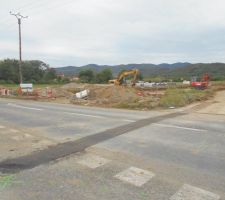 Les travaux avancent bien malgr&eacute; le mauvais temps, pose des buses et r&eacute;seaux