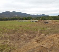 Les travaux avancent bien malgr&eacute; le mauvais temps, pose des buses et r&eacute;seaux
