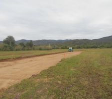 Les travaux avancent bien malgr&eacute; le mauvais temps, pose des buses et r&eacute;seaux