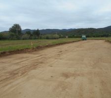 Les travaux avancent bien malgr&eacute; le mauvais temps, pose des buses et r&eacute;seaux