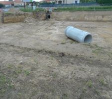 Les travaux avancent bien malgr&eacute; le mauvais temps, pose des buses et r&eacute;seaux