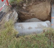 Les travaux avancent bien malgr&eacute; le mauvais temps, pose des buses et r&eacute;seaux