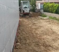 Remise à niveau de la terre autour de la maison