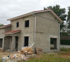 Gouttières, tuiles et Velux posés